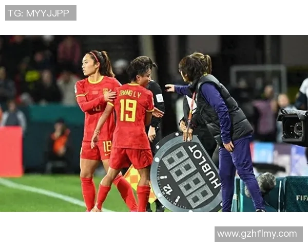 女足球星脱下战靴瞬间的坚持与释放展现赛场背后的不为人知的情感故事